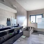 Casa Blanca *