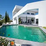 Casa Blanca *