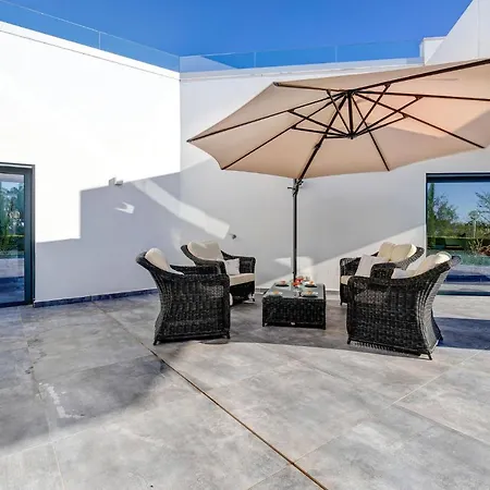 Casa Blanca Villa