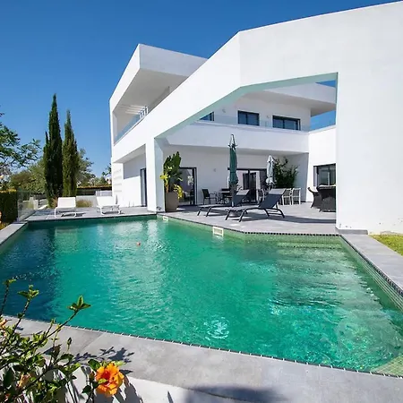Casa Blanca *