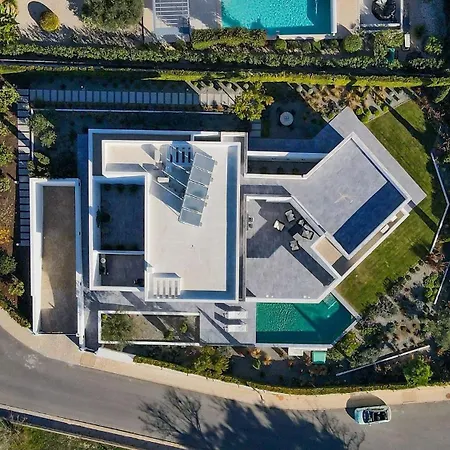 Casa Blanca Villa *